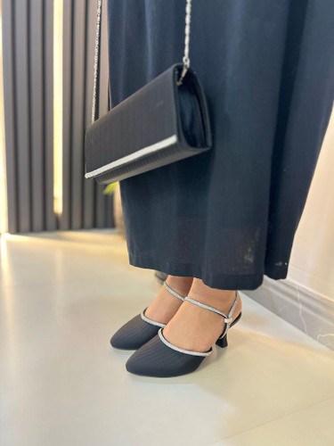 صندل جلو بسته زنانه دو حالته ساتن خطی