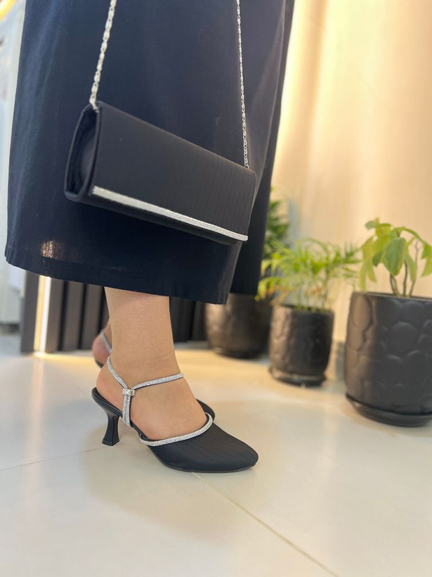 صندل جلو بسته زنانه دو حالته ساتن خطی