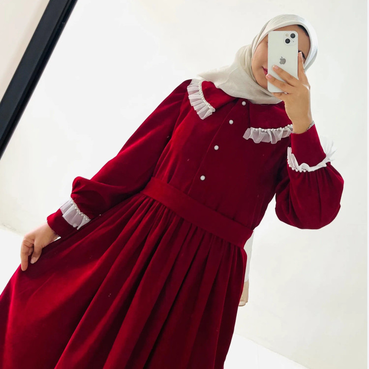 پیراهن قرمز با خرج کار تور و مروارید