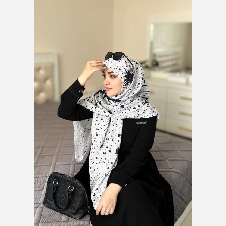 روسری زنانه طرح ماه و ستاره مشکی کد 123