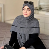 روسری مشکی سفید طرح دار ایستاده مناسب چادر زنانه شیک