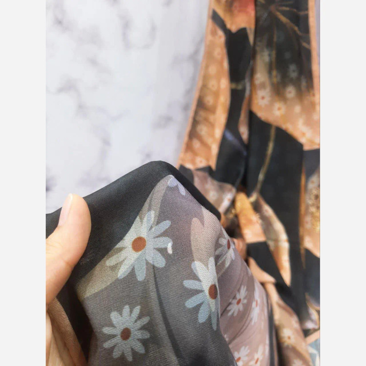 روسری طرح شهرزاد سیتو طرح برگ و گل نخ کاستوم قواره بزرگ 140 سانتی متر