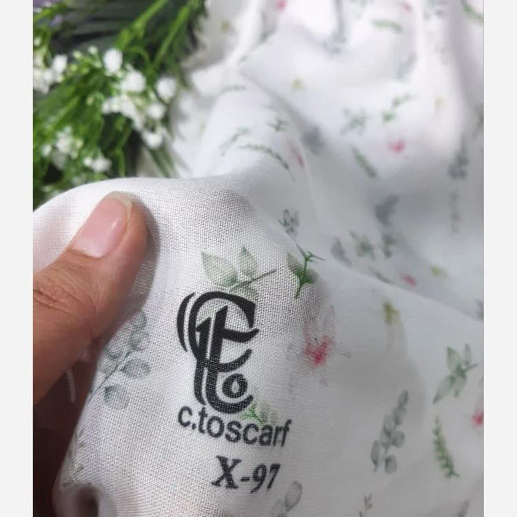 روسری زنانه طرح گل سفید نخی مجلسی و روزمره مناسب نماز