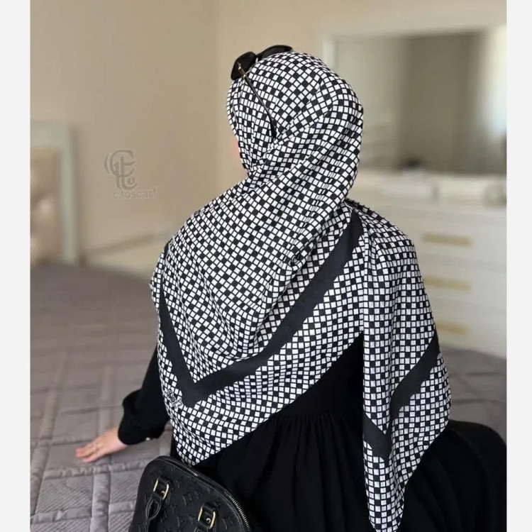 روسری زنانه طرح لوزی سفید مشکی کد 1408