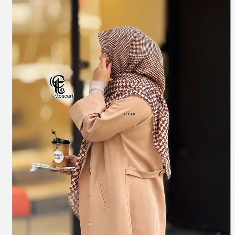 روسری مجلسی طرح حسنا نخ کاستوم قواره 110 دور چرخ دوز شیک و لیز نیست