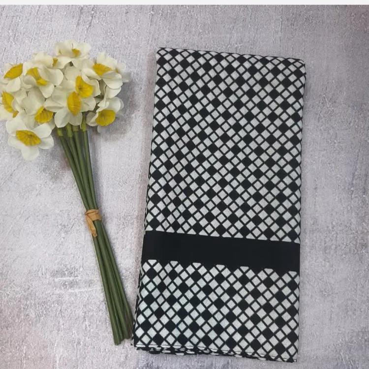 روسری زنانه طرح لوزی سفید مشکی کد 1408