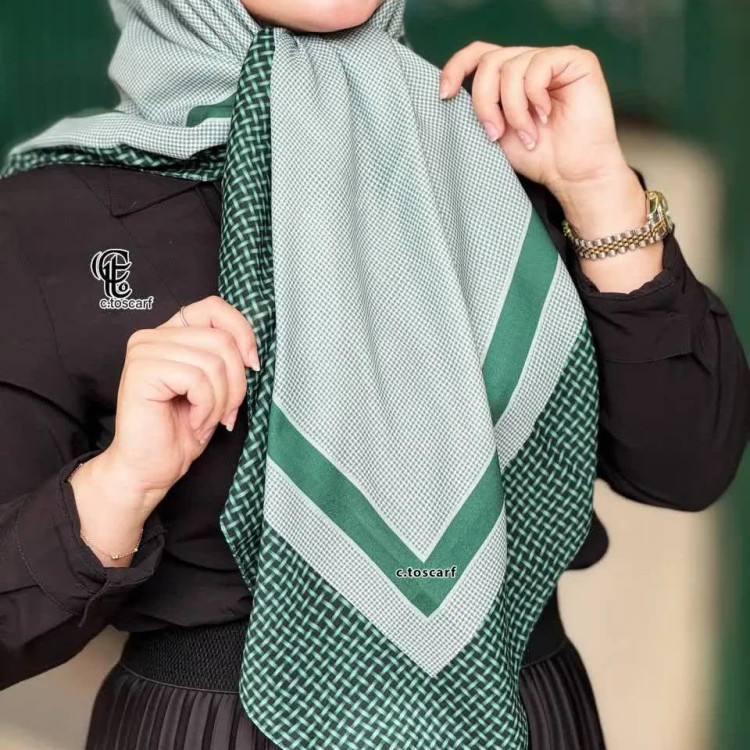 شال نخی طرح کاملیا سایز 140 رنگ کرم قهوه ای و سبز شیک و کاربردی