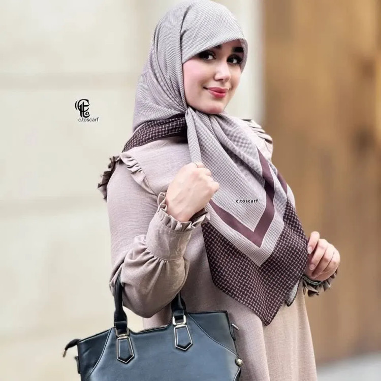 شال نخی طرح کاملیا سایز 140 رنگ کرم قهوه ای و سبز شیک و کاربردی