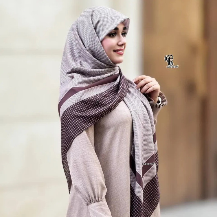 شال نخی طرح کاملیا سایز 140 رنگ کرم قهوه ای و سبز شیک و کاربردی