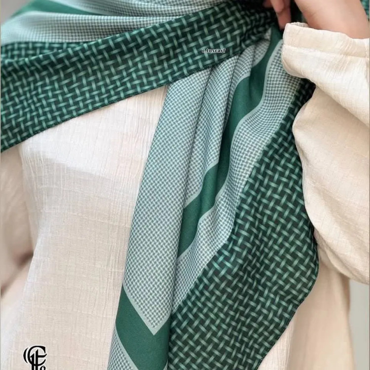 شال نخی طرح کاملیا سایز 140 رنگ کرم قهوه ای و سبز شیک و کاربردی