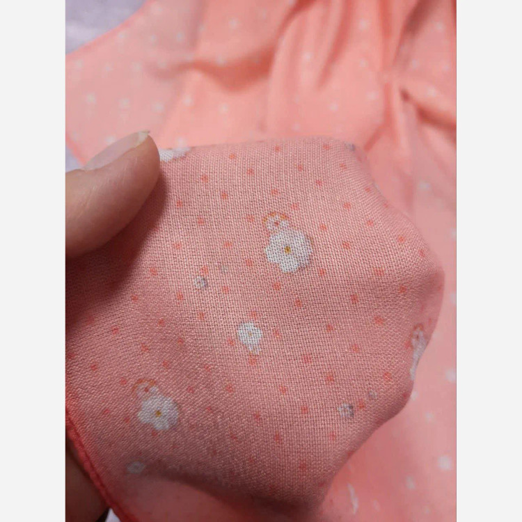 روسری نخی قواره بزرگ طرح شکوفه ریز بهاری 140 سانتی متری