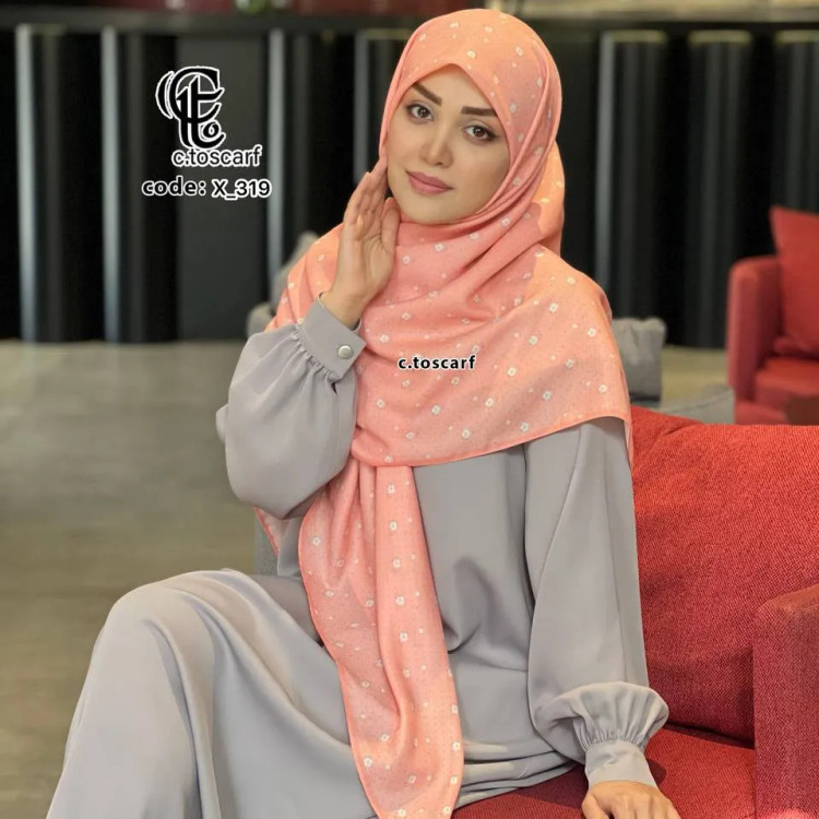 روسری نخی قواره بزرگ طرح شکوفه ریز بهاری 140 سانتی متری