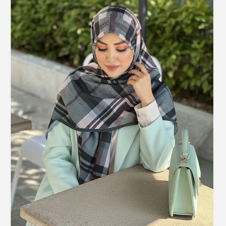 روسری طرح چهارخونه نخی مونالیزا قواره بزرگ 140 سانتیمتر شیک و مجلسی