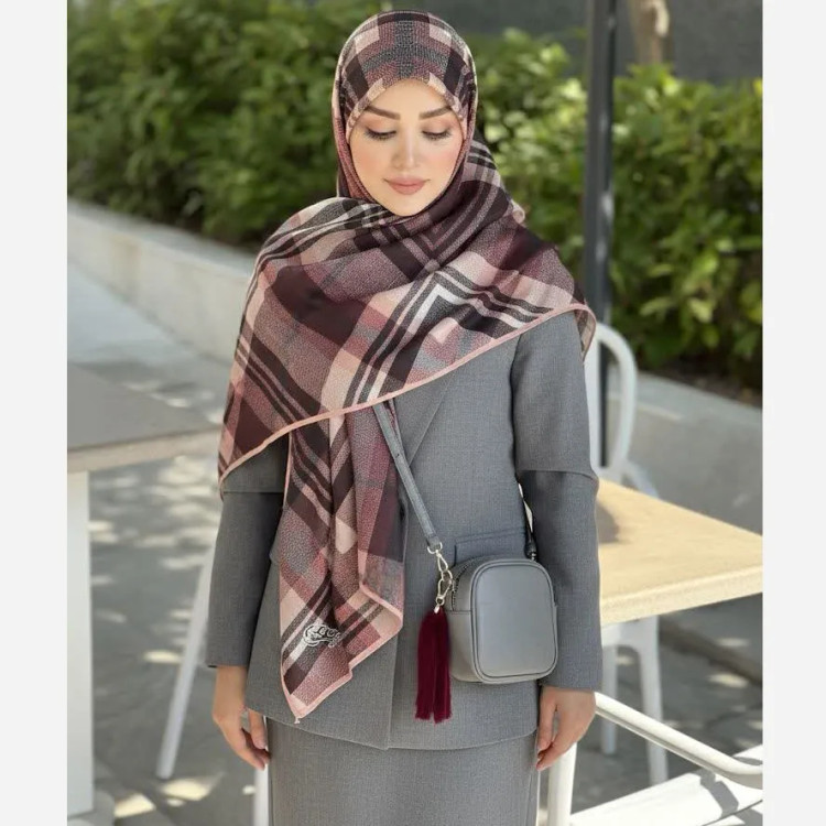 روسری طرح چهارخونه نخی مونالیزا قواره بزرگ 140 سانتیمتر شیک و مجلسی