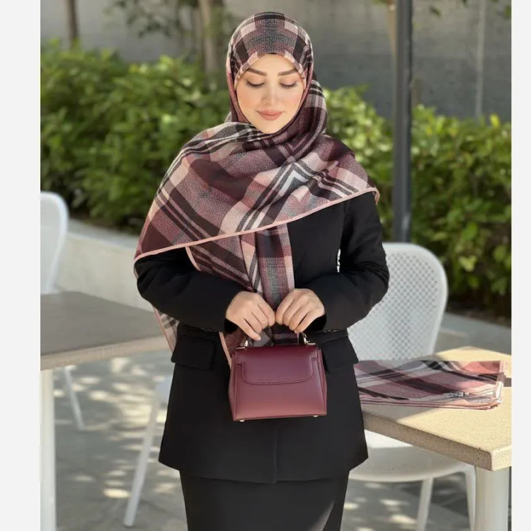 روسری طرح چهارخونه نخی مونالیزا قواره بزرگ 140 سانتیمتر شیک و مجلسی