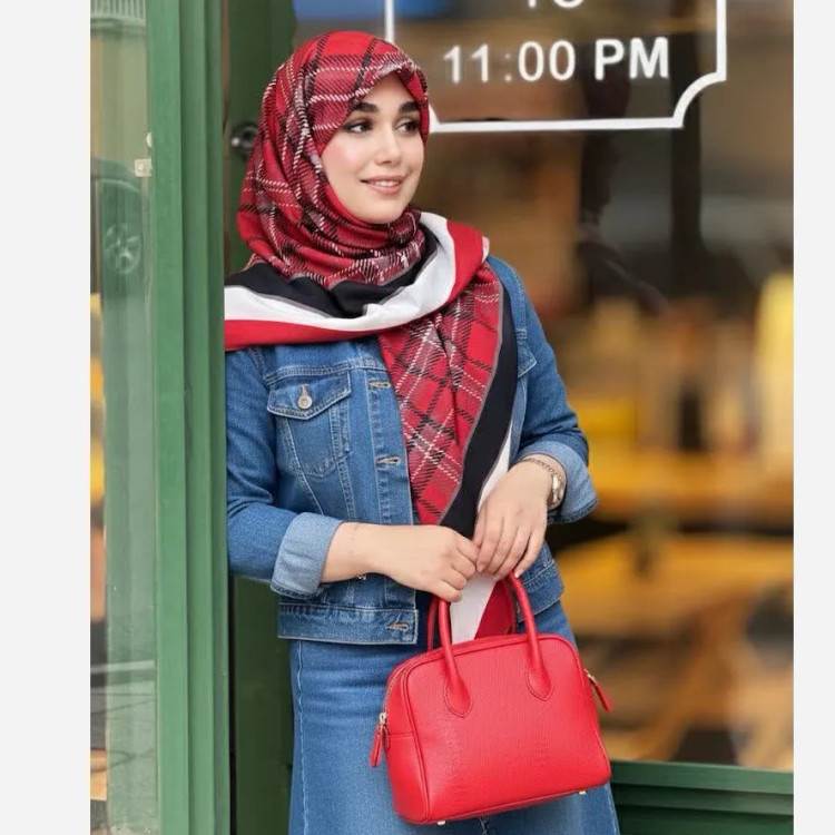 روسری طرح چهارخانه قرمز شیک نخی مناسب روزمره و مهمانی