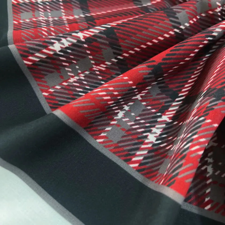 روسری طرح چهارخانه قرمز شیک نخی مناسب روزمره و مهمانی