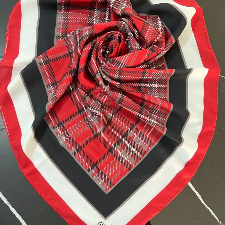 روسری طرح چهارخانه قرمز شیک نخی مناسب روزمره و مهمانی