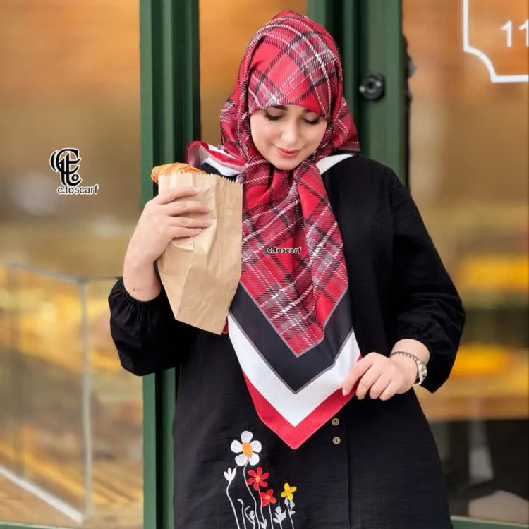 روسری طرح چهارخانه قرمز شیک نخی مناسب روزمره و مهمانی