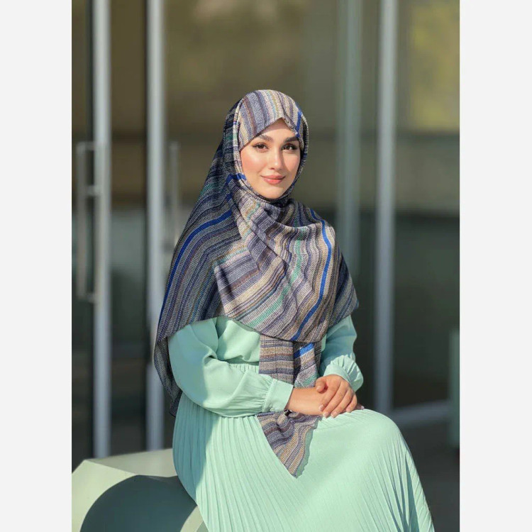 شال مجلسی زنانه طرح سنا، نخ کاستوم، قواره 140، دور دوخت، غیر لیز