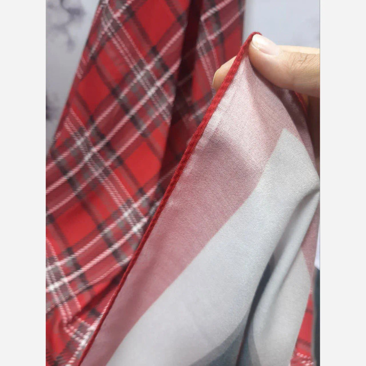 روسری طرح چهارخانه قرمز شیک نخی مناسب روزمره و مهمانی