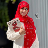 روسری نخی طرح قاصدک قواره 110 رنگ قرمز شاد و خاص