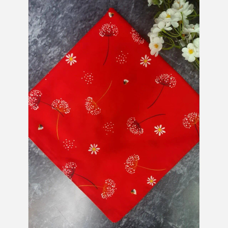 روسری نخی طرح قاصدک قواره 110 رنگ قرمز شاد و خاص