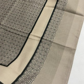 روسری نخی طرح ارکیده سایز متوسط رنگ طوسی گلبهی و بژ