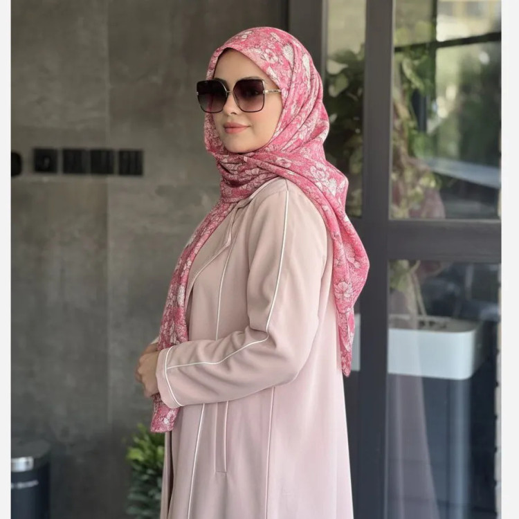 روسری نخی طرح نسترن سایز 140 - شیک و زیبا مناسب استایل شما