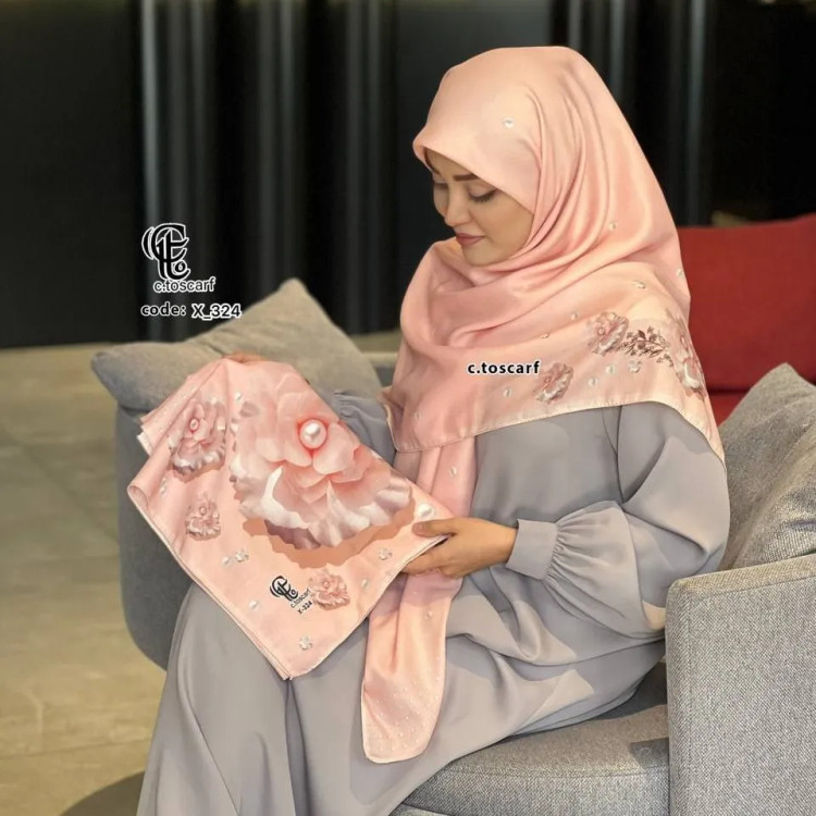 روسری طرح صدف سه بعدی قواره بزرگ 140 نخ کاستوم سیتو دور چرخ دوز