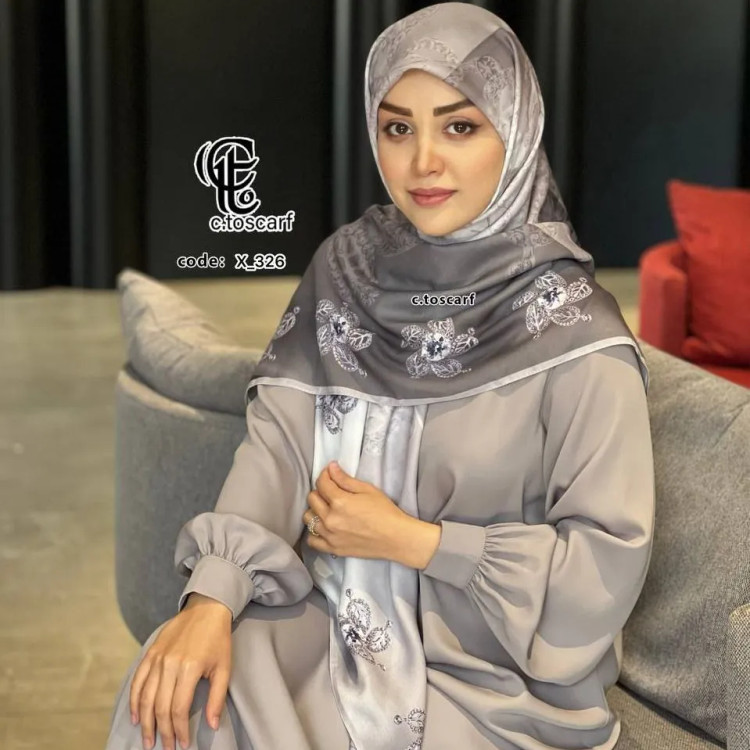 روسری زنانه طرح طناز دو رو، نخ کاستوم سیتو، قواره بزرگ 140 سانتیمتر، گل برجسته، لیز نیست