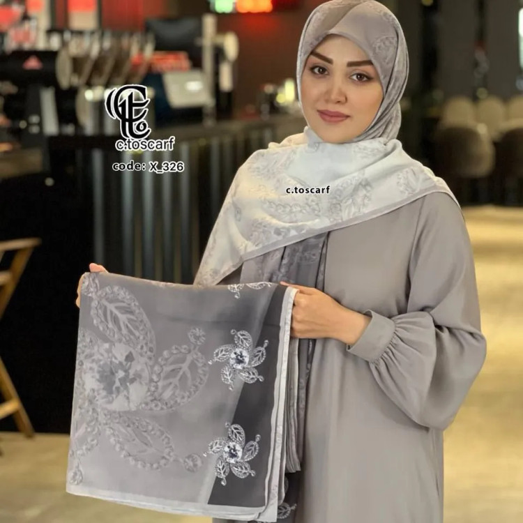 روسری زنانه طرح طناز دو رو، نخ کاستوم سیتو، قواره بزرگ 140 سانتیمتر، گل برجسته، لیز نیست