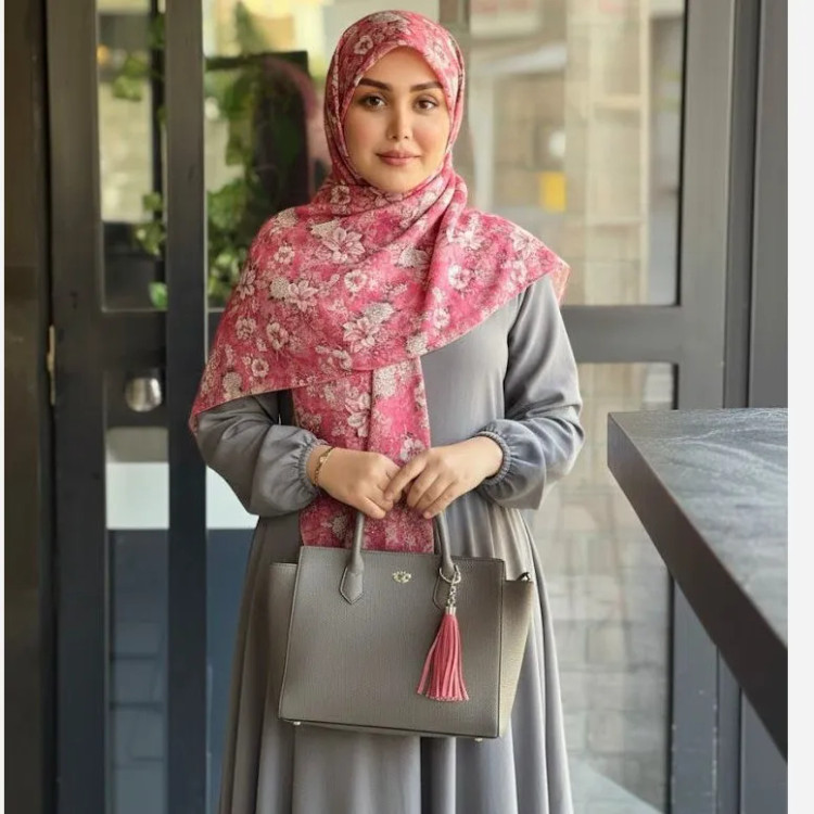 روسری نخی طرح نسترن سایز 140 - شیک و زیبا مناسب استایل شما