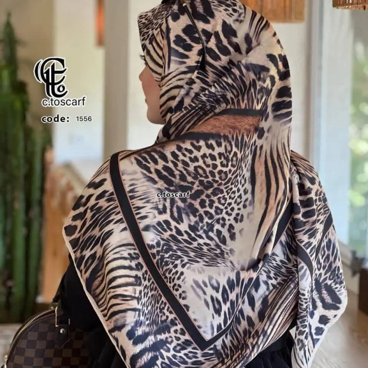 روسری طرح پلنگی قواره بزرگ 140 سانتیمتر جنس نخ کاستوم سیتو