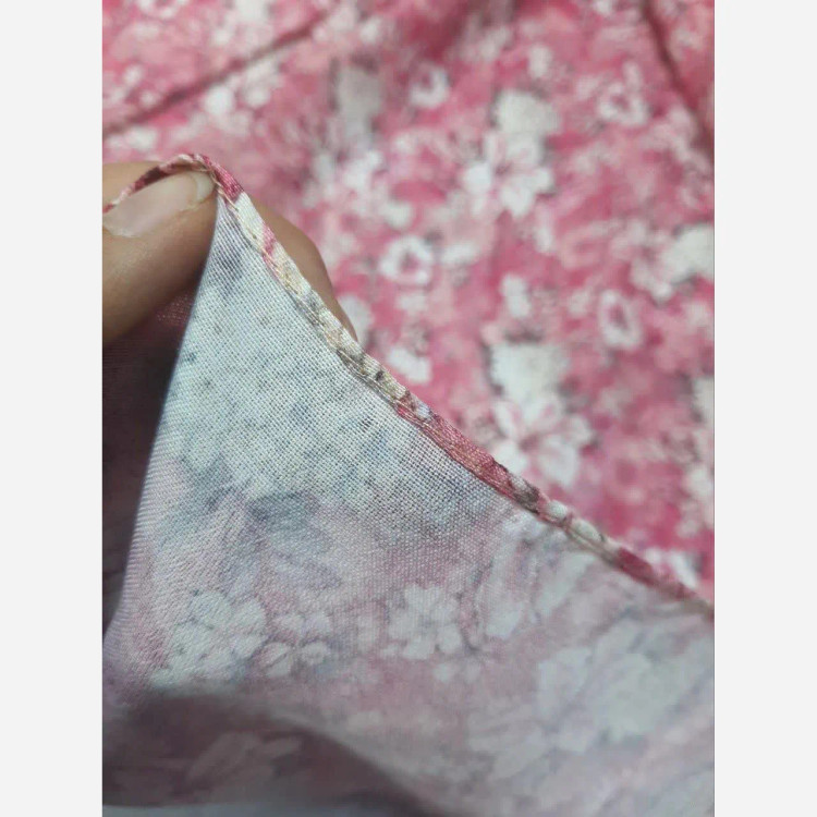 روسری نخی طرح نسترن سایز 140 - شیک و زیبا مناسب استایل شما