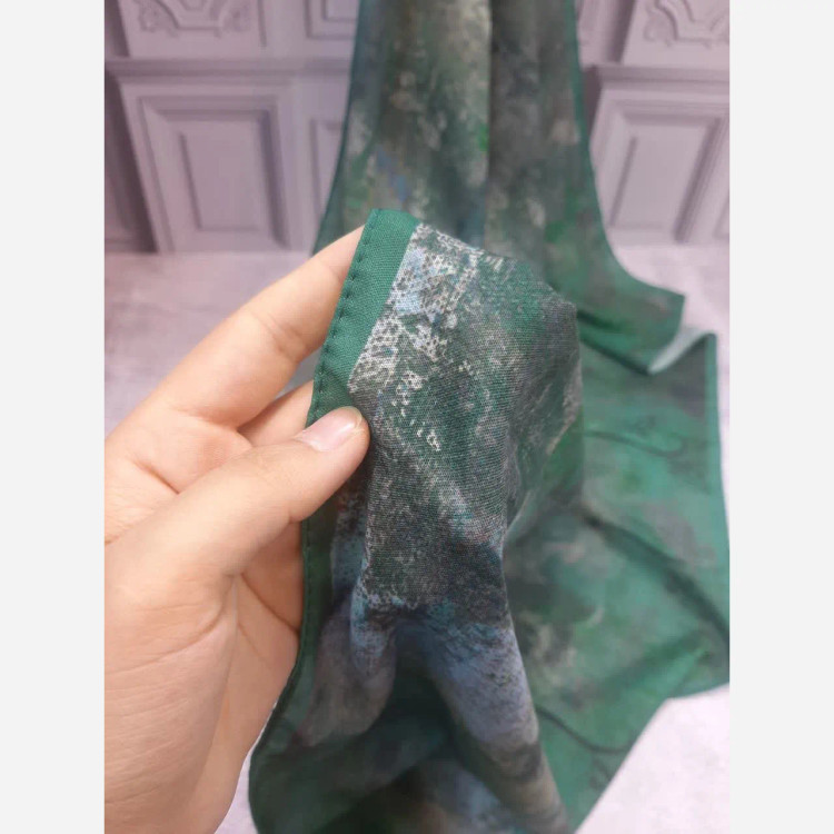 روسری طرح پتینه قواره 140 نخ کاستوم چرخ دوز لیز نیست