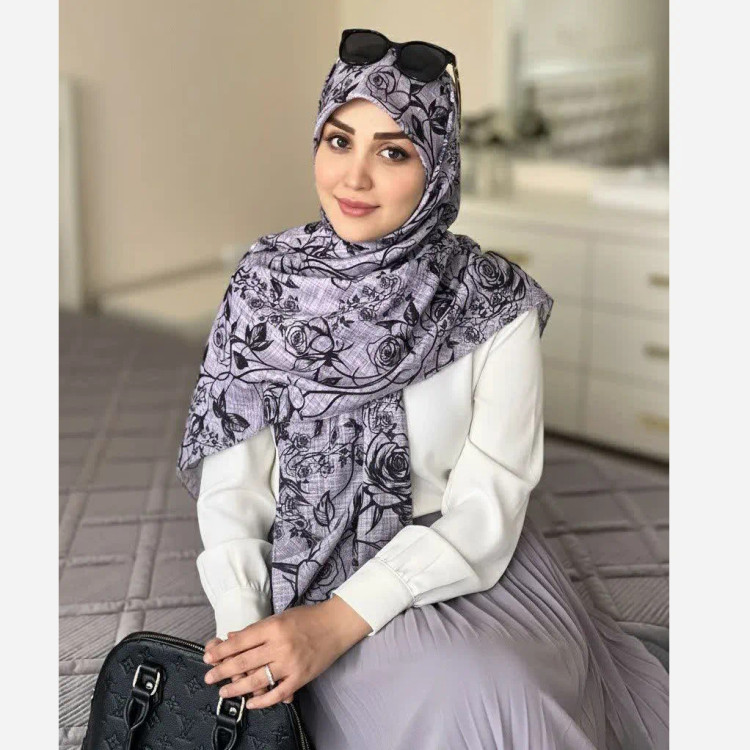 شال زنانه طرح گل رز مشکی طوسی شیک و خاص