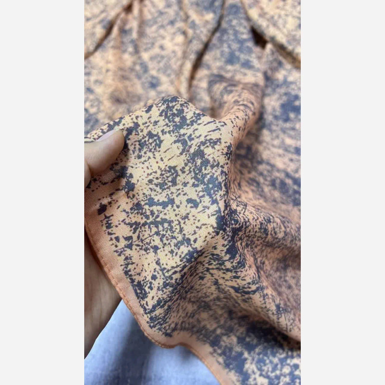 روسری نخی طرح ساناز قواره بزرگ 140 سانتیمتر شیک و خاص