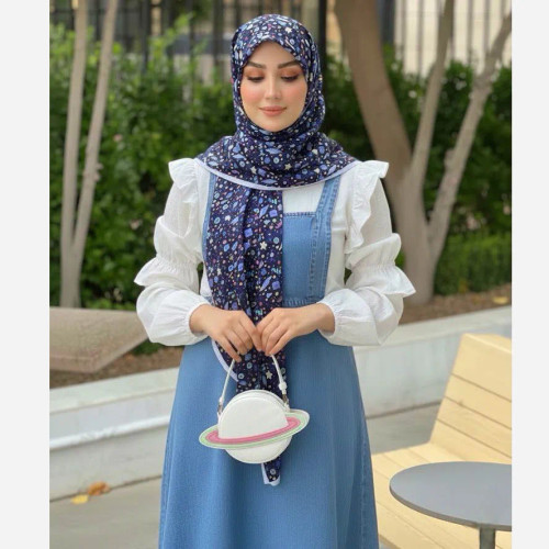 روسری زنانه طرح دار سرمه ای با اشکال هندسی ریز مناسب استفاده روزمره و مهمانی