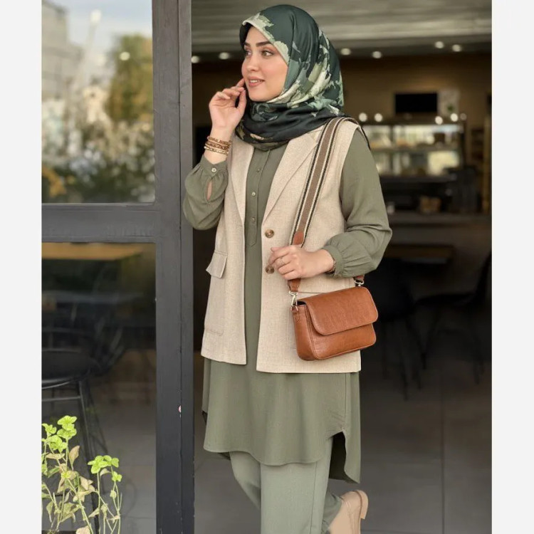 روسری طرح آتوسا سایز 140 نخی چرخ دوز شیک و خاص مناسب همه جا