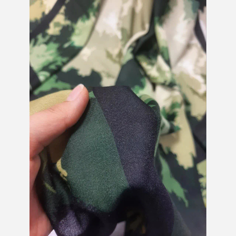 روسری طرح آتوسا سایز 140 نخی چرخ دوز شیک و خاص مناسب همه جا