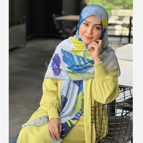 روسری طرح پر آبرنگی نخی قواره بزرگ 140 سانتیمتر چرخدوز شیک و کاربردی