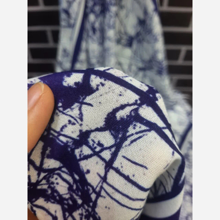 روسری زنانه طرح ختن کد 140، خاص و شیک، مناسب استایل روز