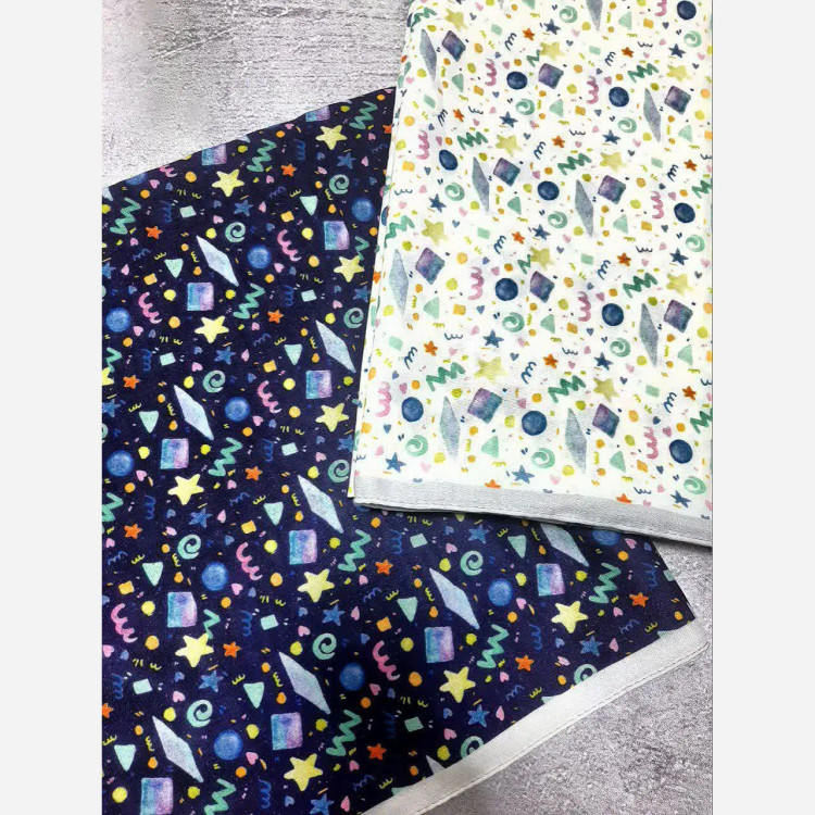 روسری زنانه طرح دار سرمه ای با اشکال هندسی ریز مناسب استفاده روزمره و مهمانی