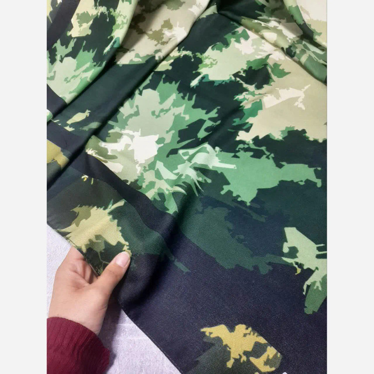 روسری طرح آتوسا سایز 140 نخی چرخ دوز شیک و خاص مناسب همه جا