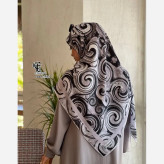 روسری طرح مانلی نخی قواره بزرگ 140 سانتیمتر مشکی طوسی مجلسی و روزمره