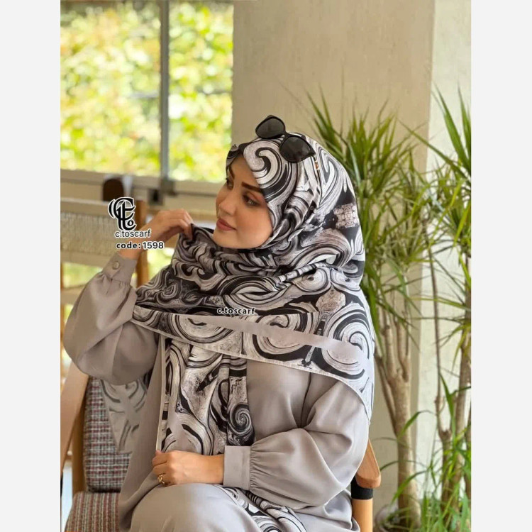 روسری طرح مانلی نخی قواره بزرگ 140 سانتیمتر مشکی طوسی مجلسی و روزمره