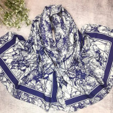 شال اسپرت طرح شاخ و برگ سفید مشکی و سرمهای زنانه