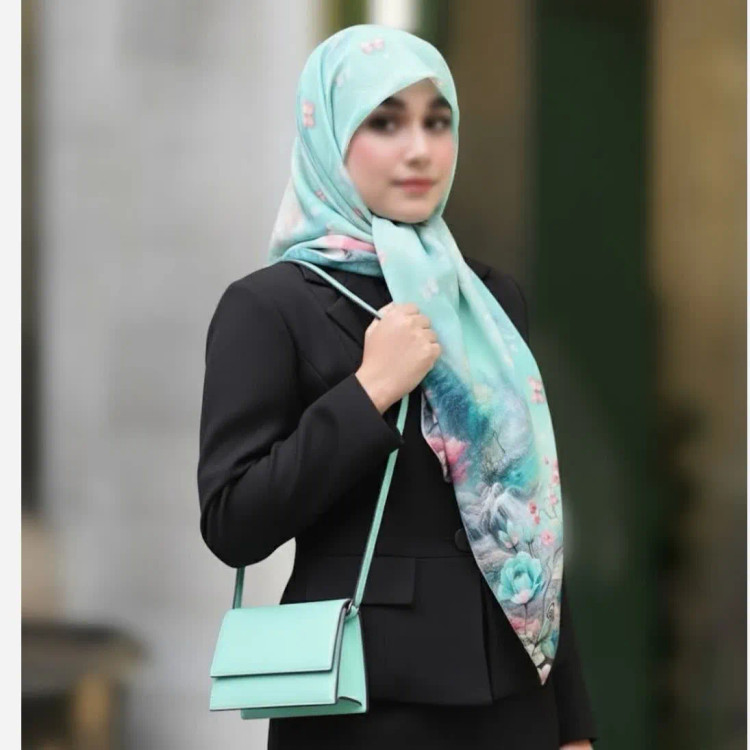 روسری طرح برکه زنانه، جنس نخ کاستوم، سایز 110، طرح گل و پروانه