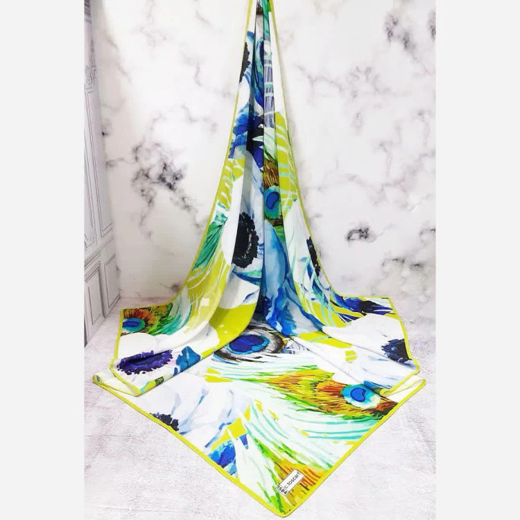 روسری طرح پر آبرنگی نخی قواره بزرگ 140 سانتیمتر چرخدوز شیک و کاربردی